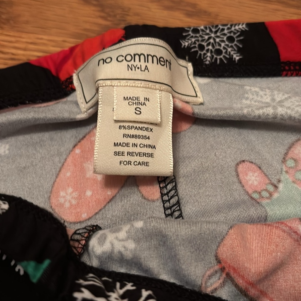 2 pairs of Christmas leggings + socks! - Picture 2 of 3